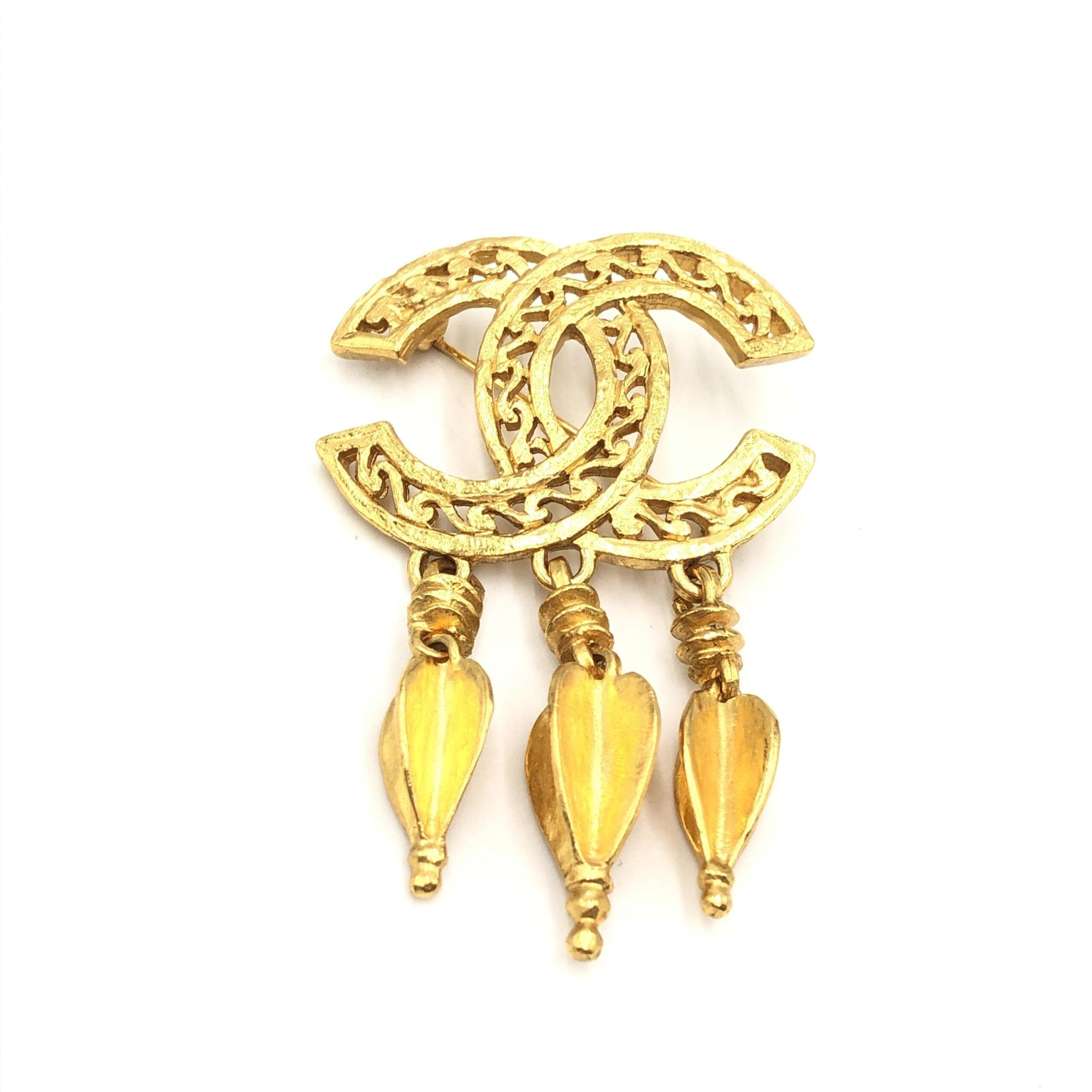 Broche Chanel con logo CC chapado en oro