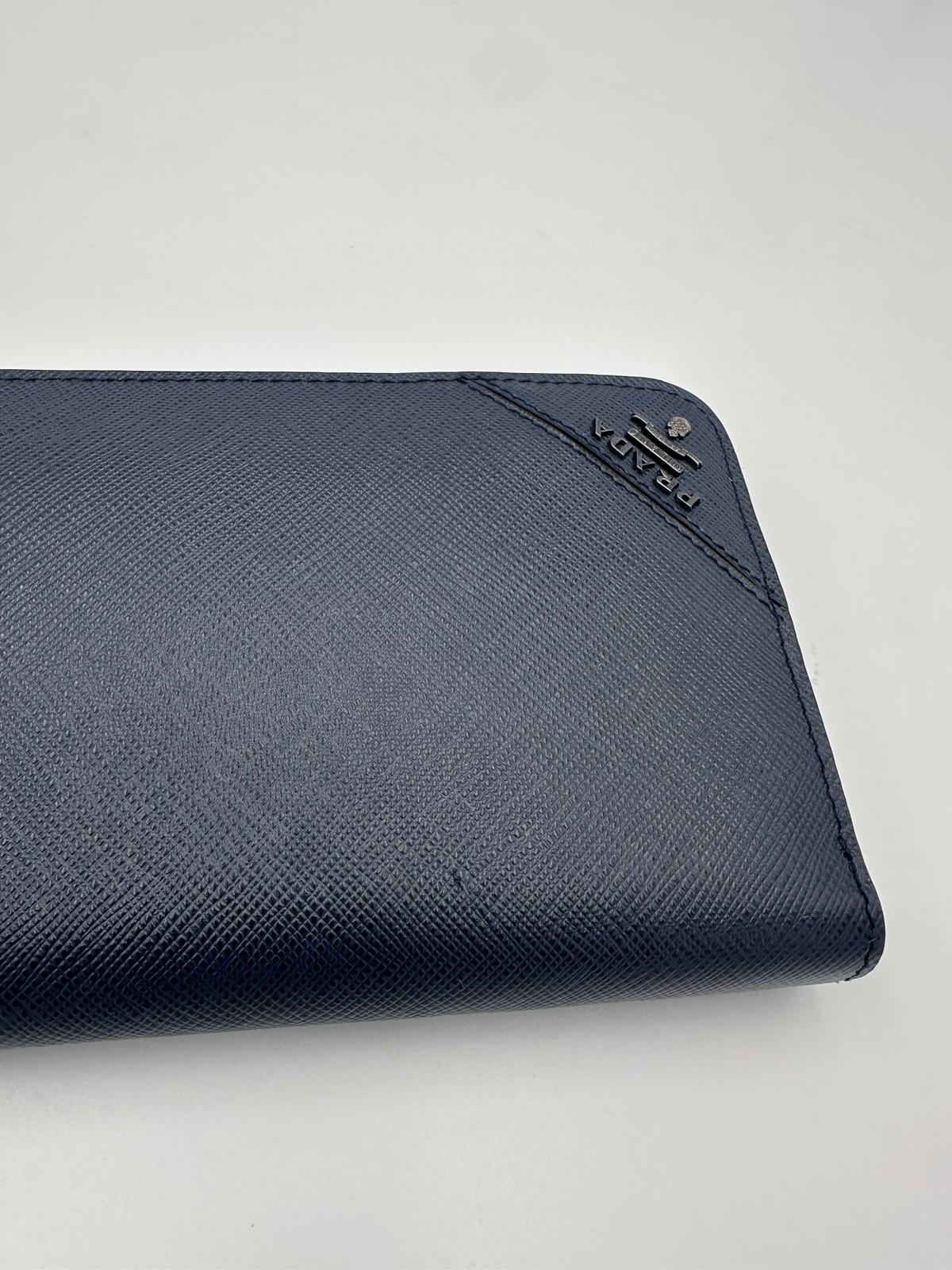 Prada Cartera de Saffiano azul con cremallera PRADA