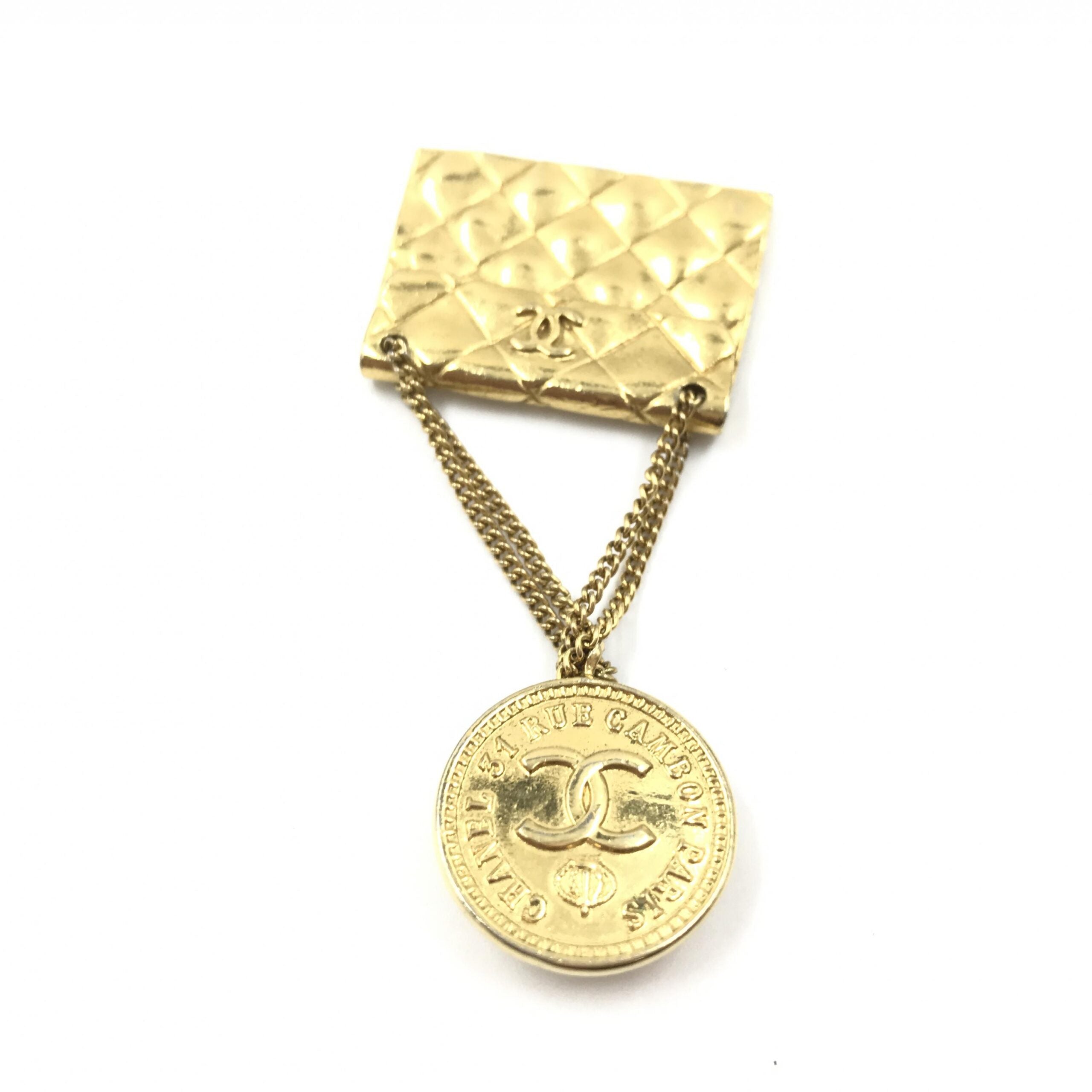 Broche Chanel Chapado en Oro con Motivo de Bolso