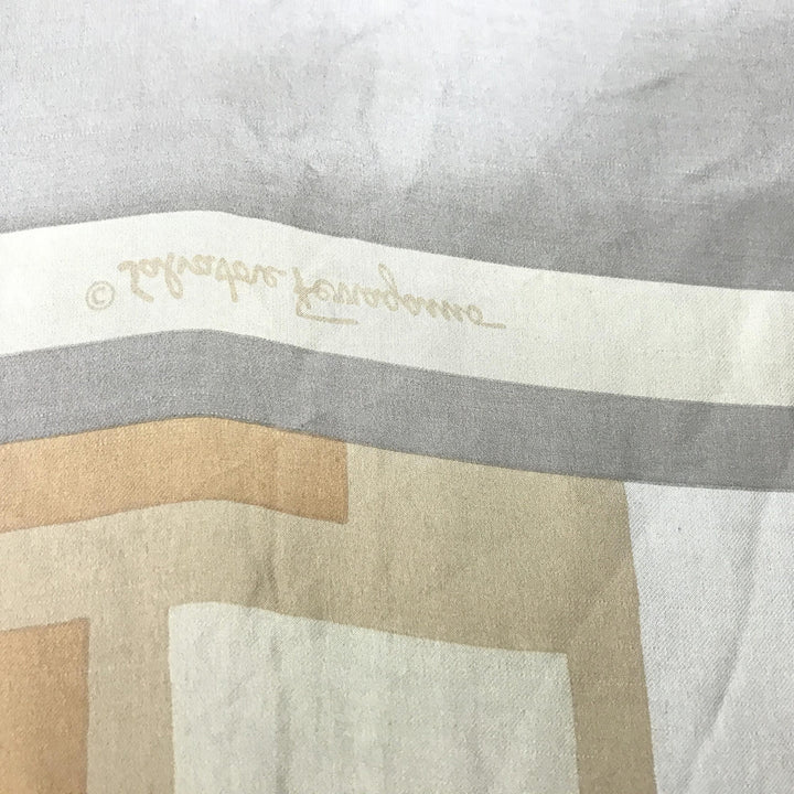 Salvatore Ferragamo-skjerf, Silke
