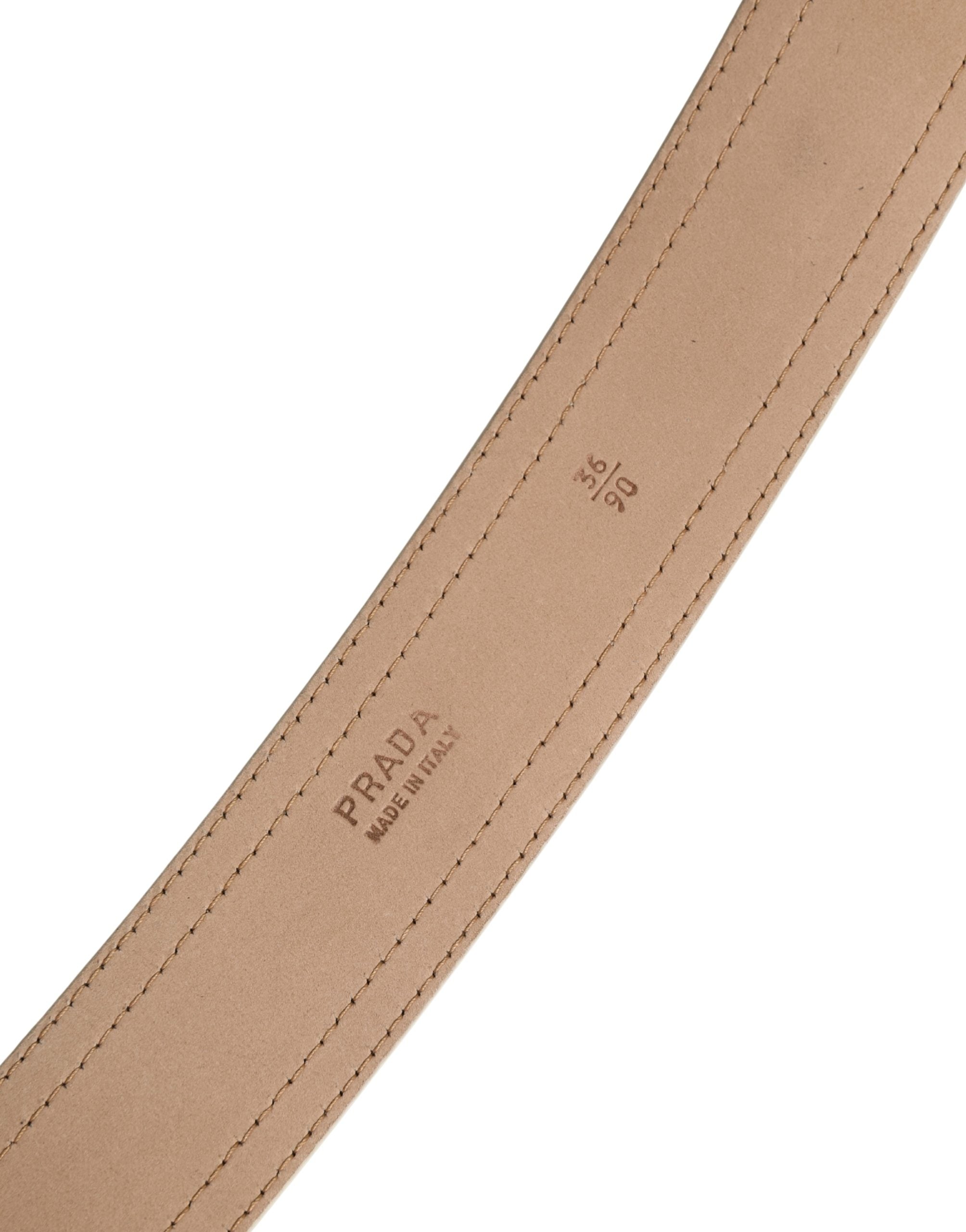 Cinturón Prada de cuero beige con logo, hebilla cuadrada y talle ancho para mujer