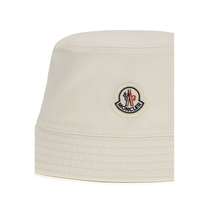 Moncler hvit bøttehatt i polyester