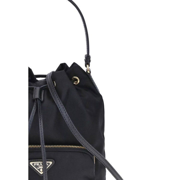 Prada Bucket Bag i svart resirkulert polyamid