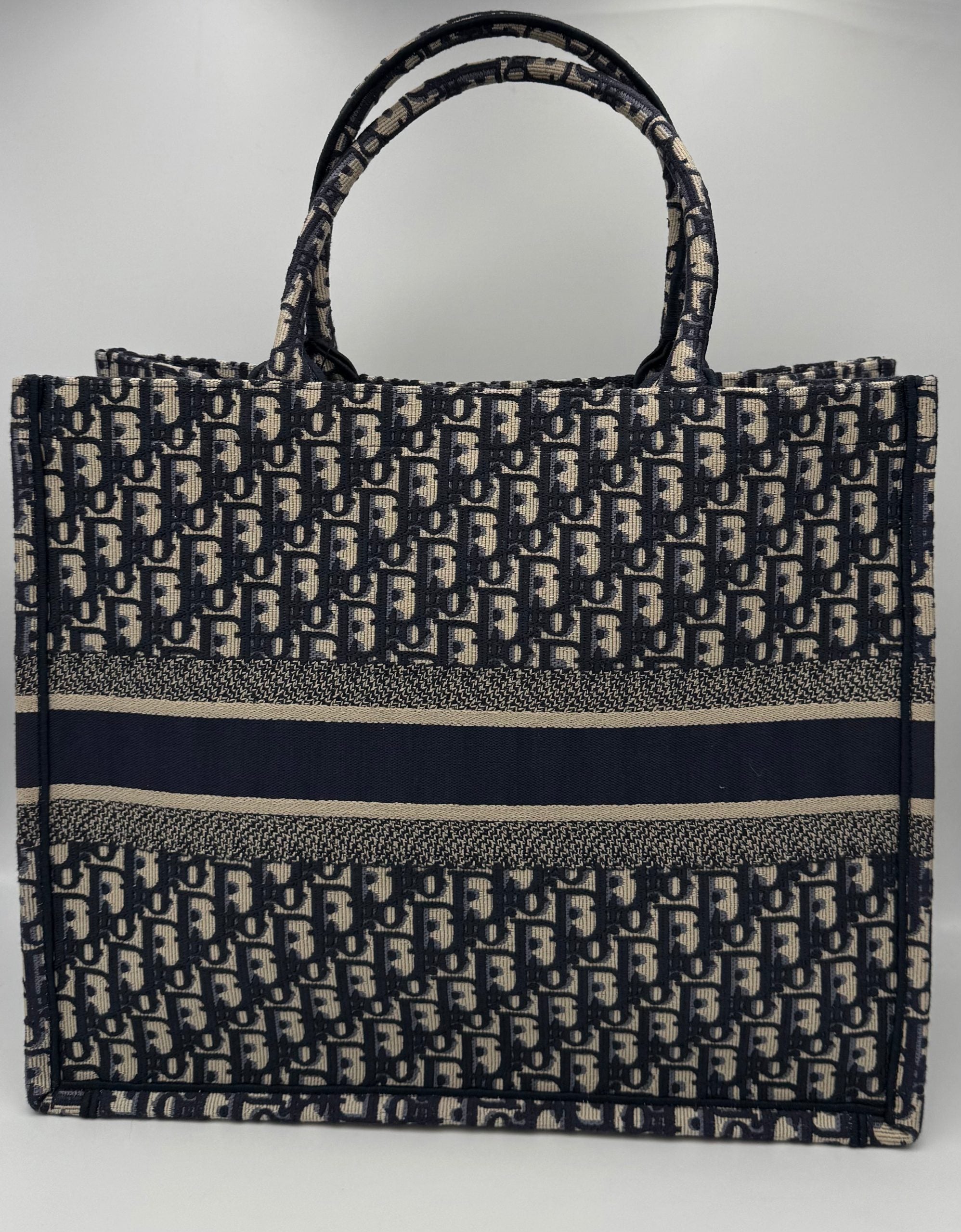 DIOR TOTE BOOK Grande Tote