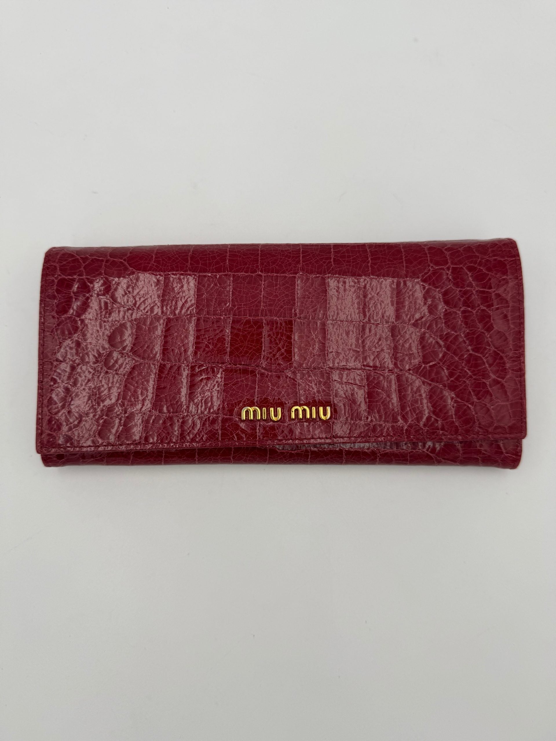 Miu Miu MIU MIU Rosso Lommebok i skinn med krokodillemønster
