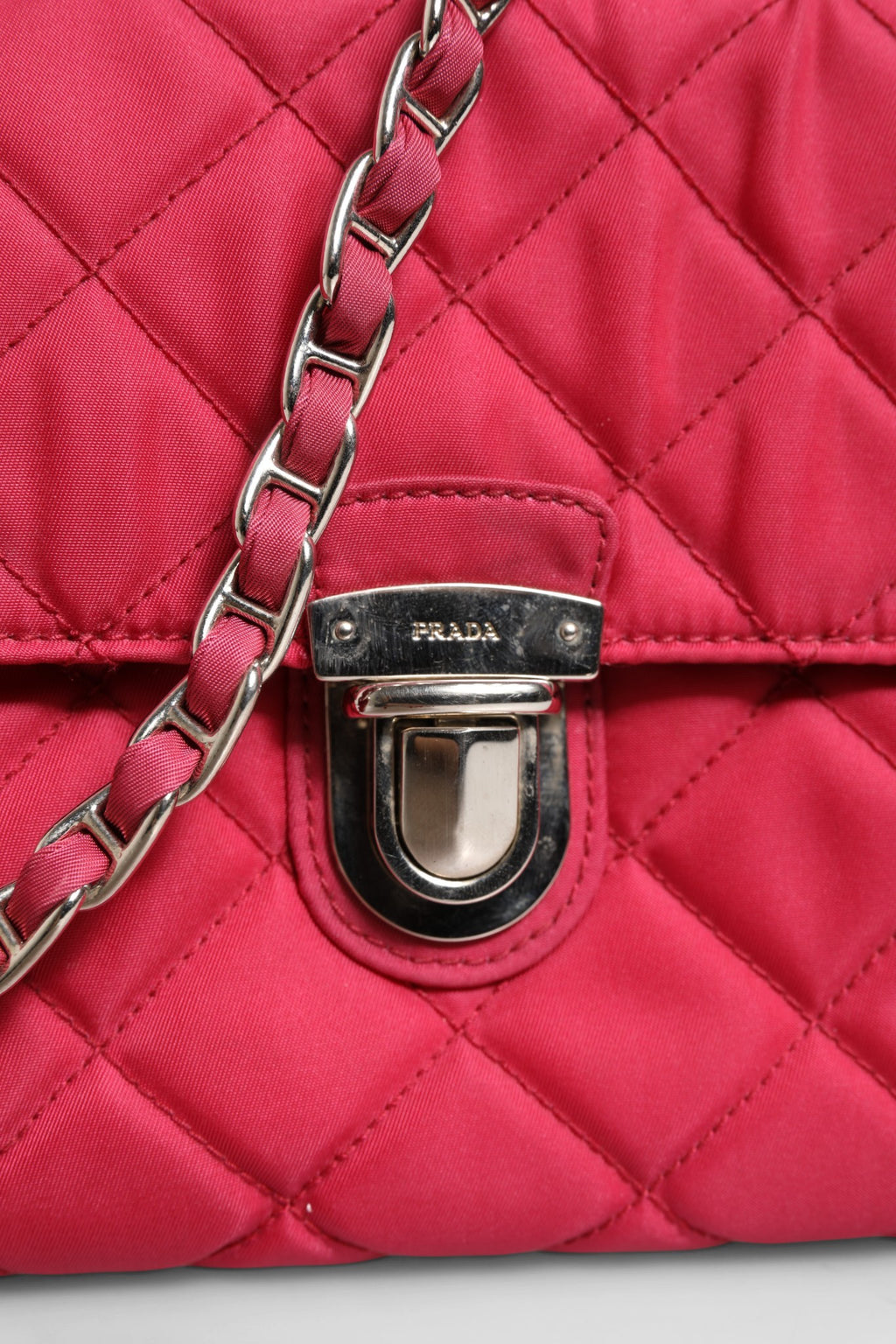 Bolso cruzado Prada de solapa de nailon rosa guateado Tessuto Impuntu
