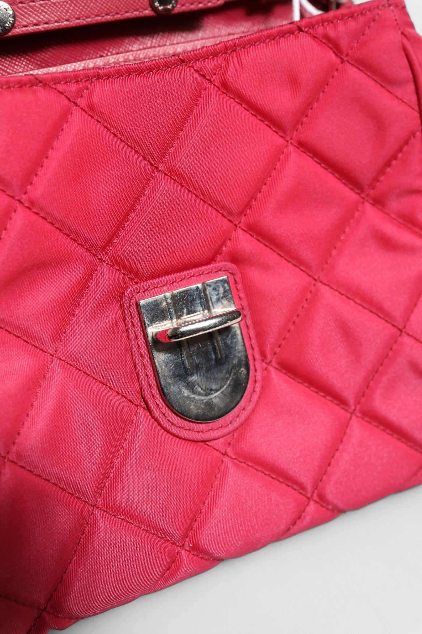 Bolso cruzado Prada de solapa de nailon rosa guateado Tessuto Impuntu