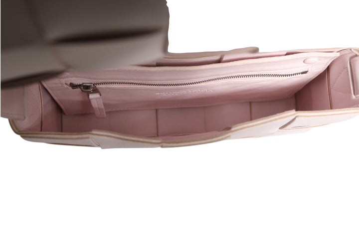 Bottega Veneta Pink Intrecciato Cassette Skulderveske