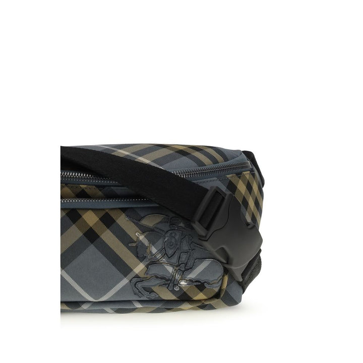 Burberry clutchveske i nylon med flerfargemønster