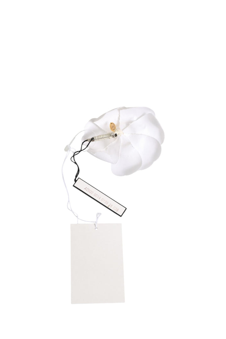 Chanel hvit blomsterbrosje