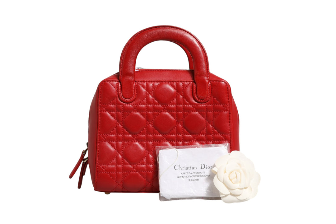 Christian Dior Small Dior Toujours-veske i svart Macrocannage kalveskinn