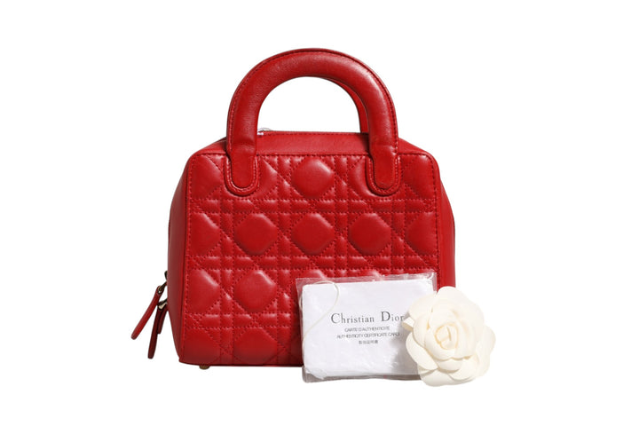 Christian Dior Small Dior Toujours-veske i svart Macrocannage kalveskinn