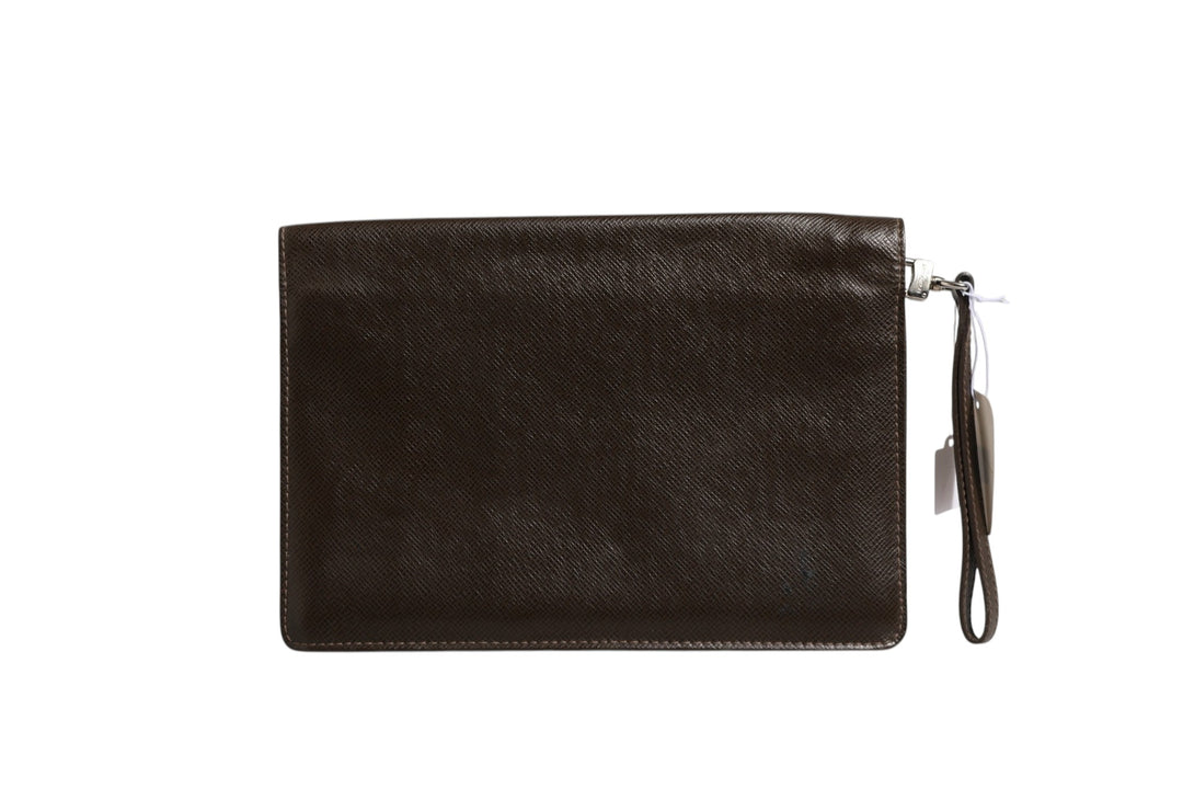 Louis Vuitton Belaia Clutch i Taiga-skinn
