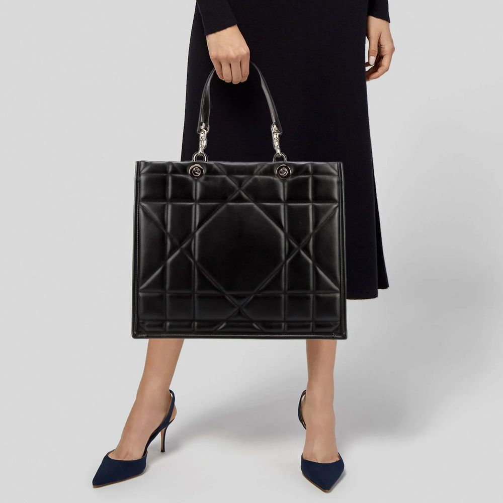 Dior svart skinnveske