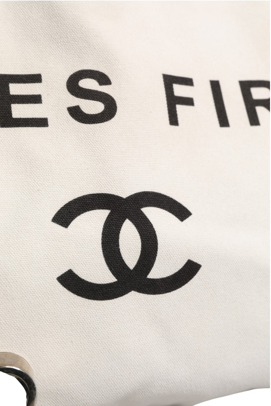 Chanel Ladies First Hvit og Sort Canvas Shopper Tote Bag