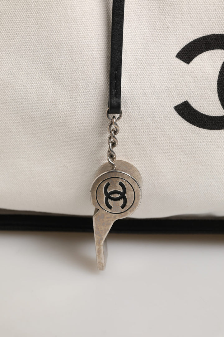 Chanel Ladies First Hvit og Sort Canvas Shopper Tote Bag