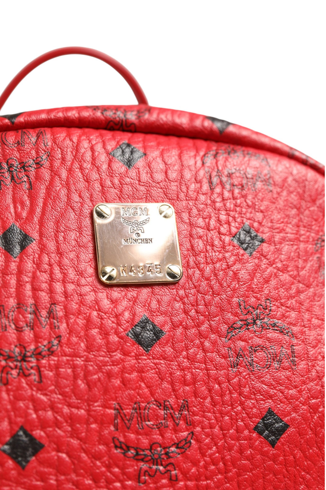 MCM Medium Stark Studded Visetos ryggsekk – Rød