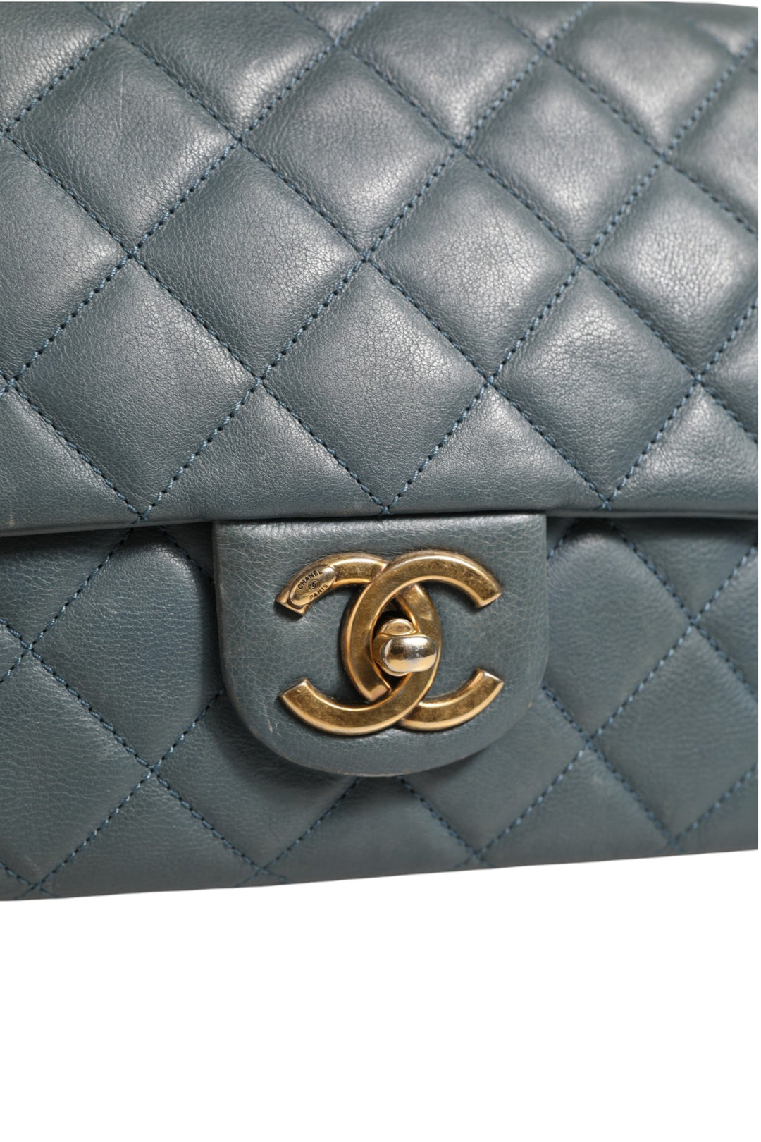 Chanel blå vattert skinn "Crown" klaff skulderveske