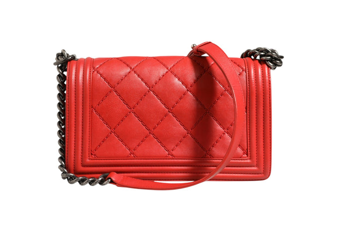 Chanel Rød Diamant Quiltet Kalveskinn Ny Medium Boy Bag