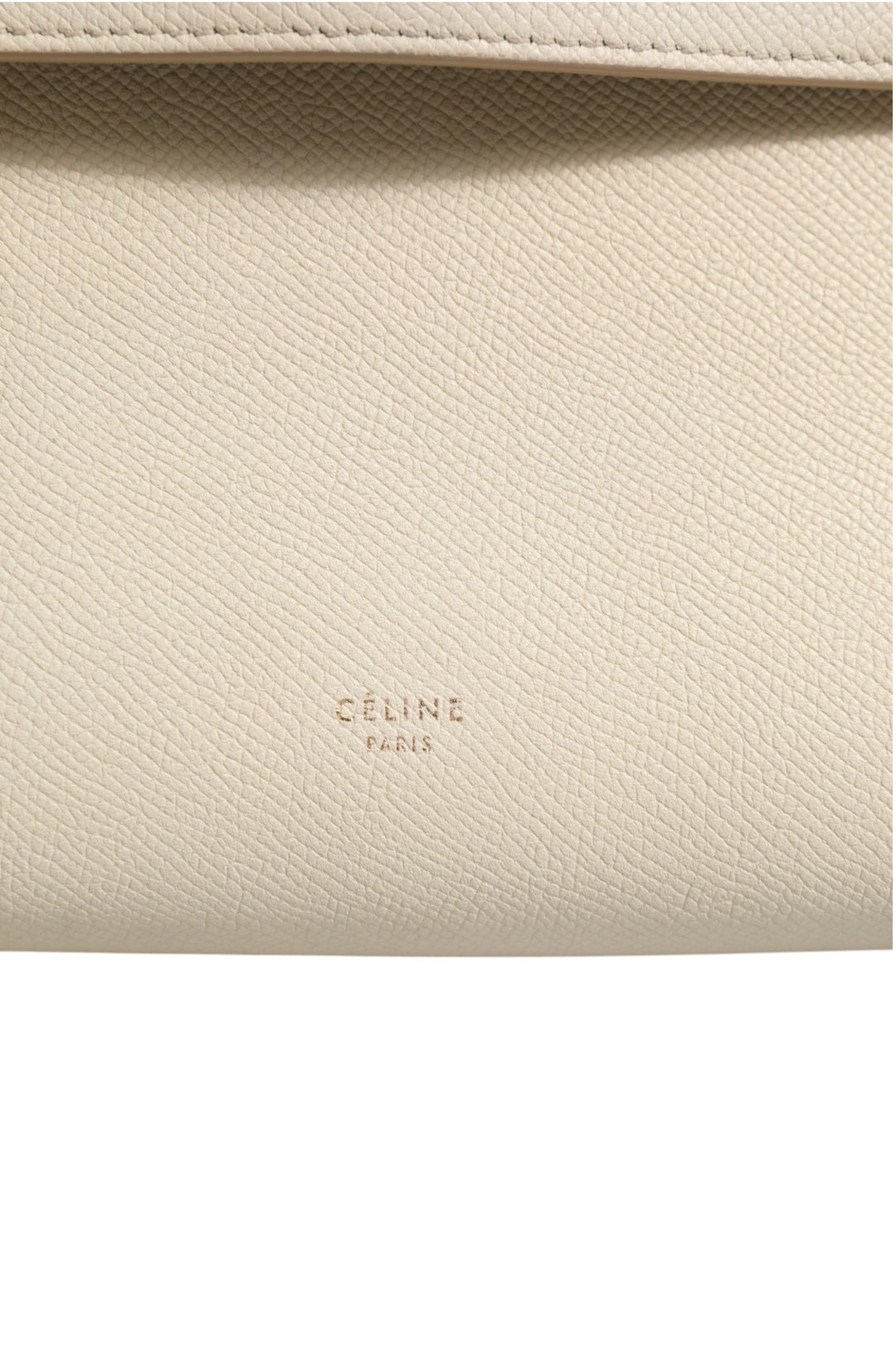 Celine Nano Belteveske i kornet kalveskinn – Chalk
