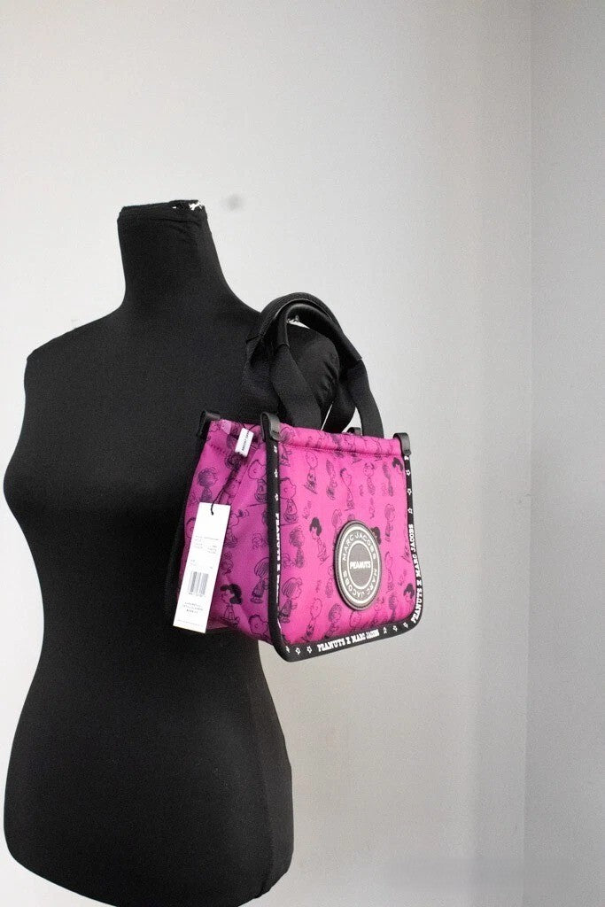 Marc Jacobs X Peanuts Mini Fuchsia Fedora Puffy Nylon Tote Konvertibel Håndveske