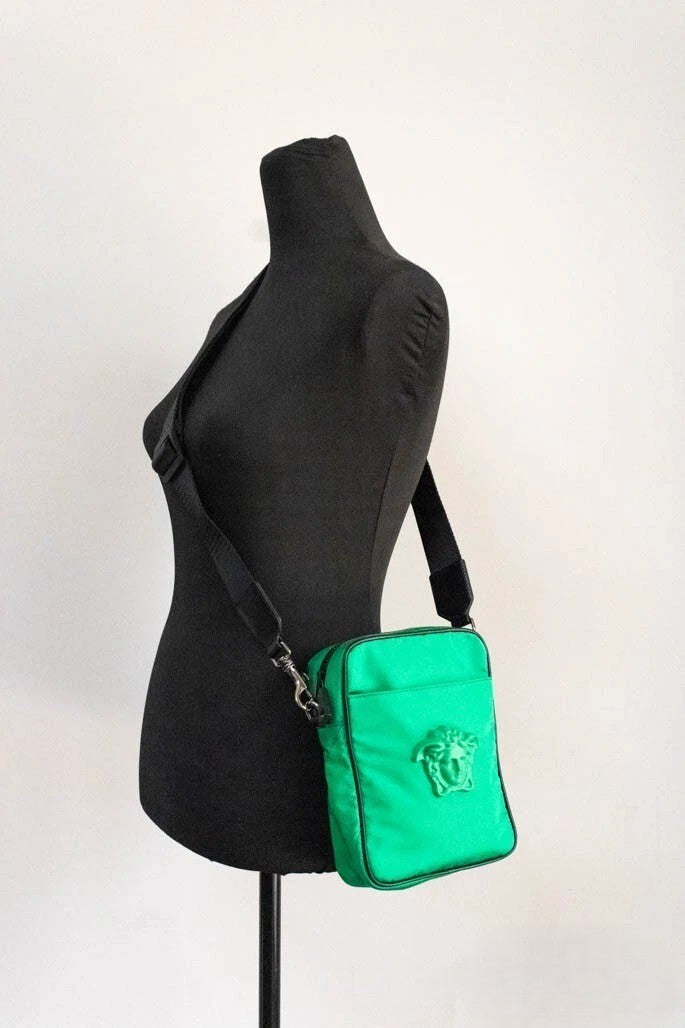 Versace Liten Lysegrønn Nylon Medusa Crossbody Messenger Veske
