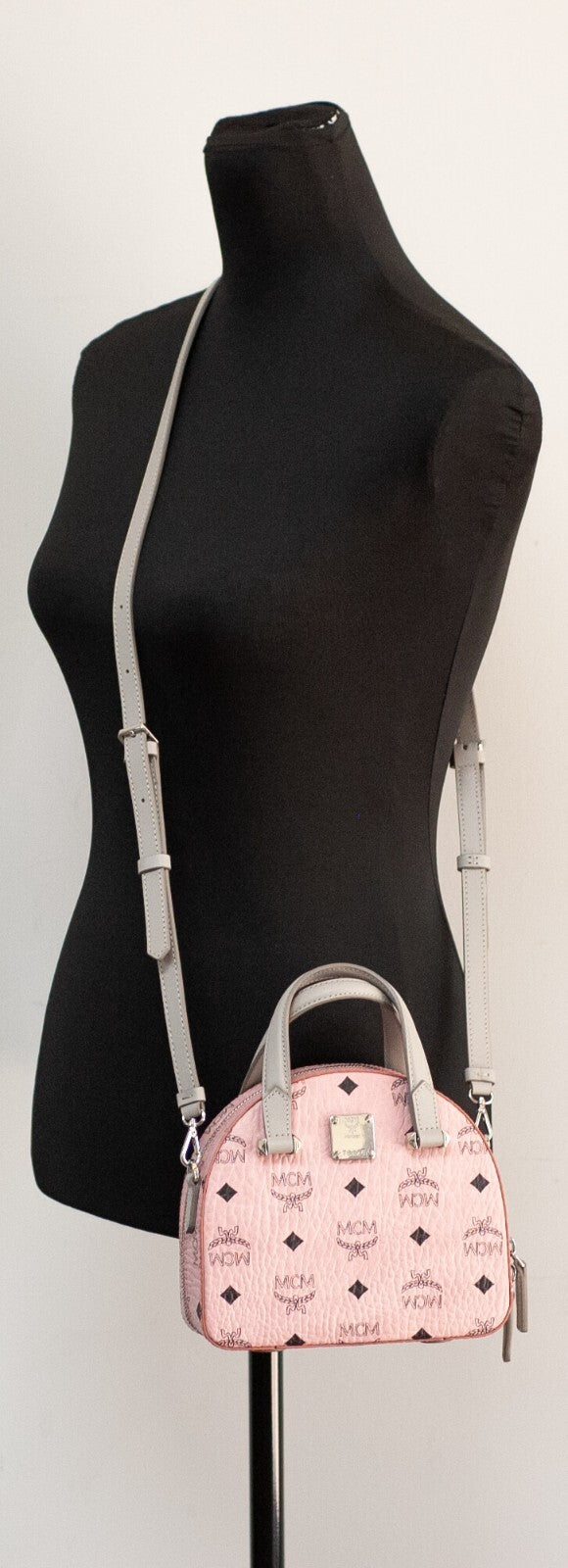 MCM Signature Half Moon Top Handle Crossbody-veske