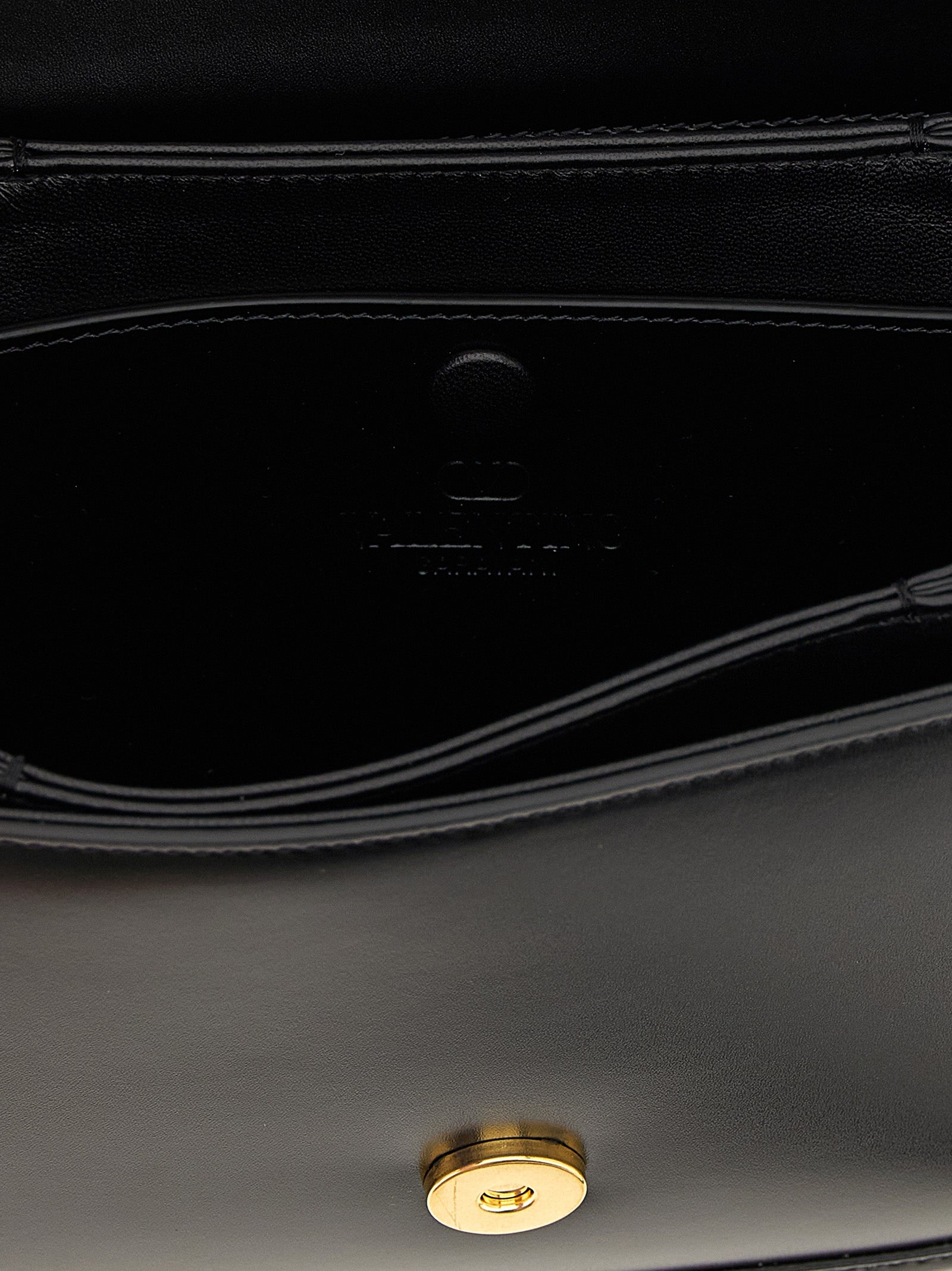 Valentino Garavani Crossbody-veske i svart kalveskinn