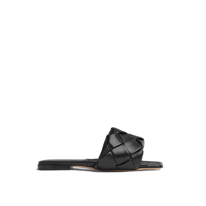 Bottega Veneta Svarte Flate Sandaler i Lammeskinn