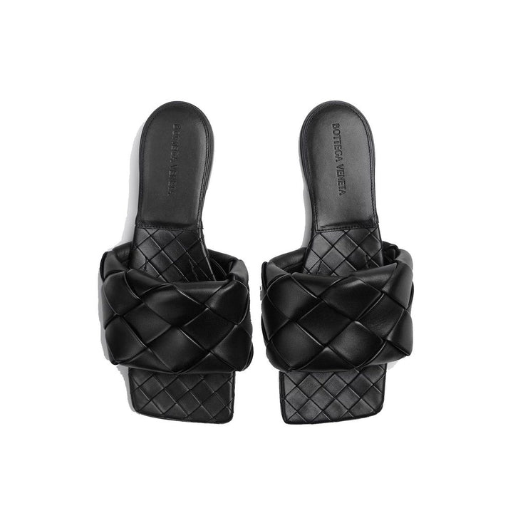 Bottega Veneta Svarte Flate Sandaler i Lammeskinn