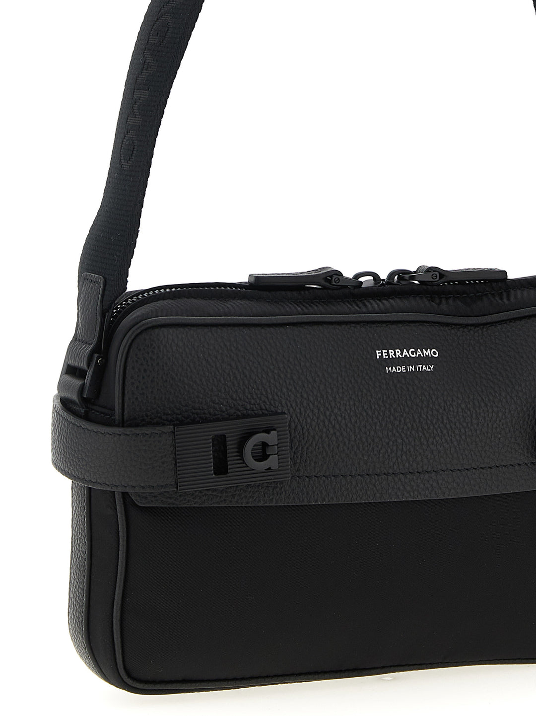Ferragamo sort crossbody-veske i stoff