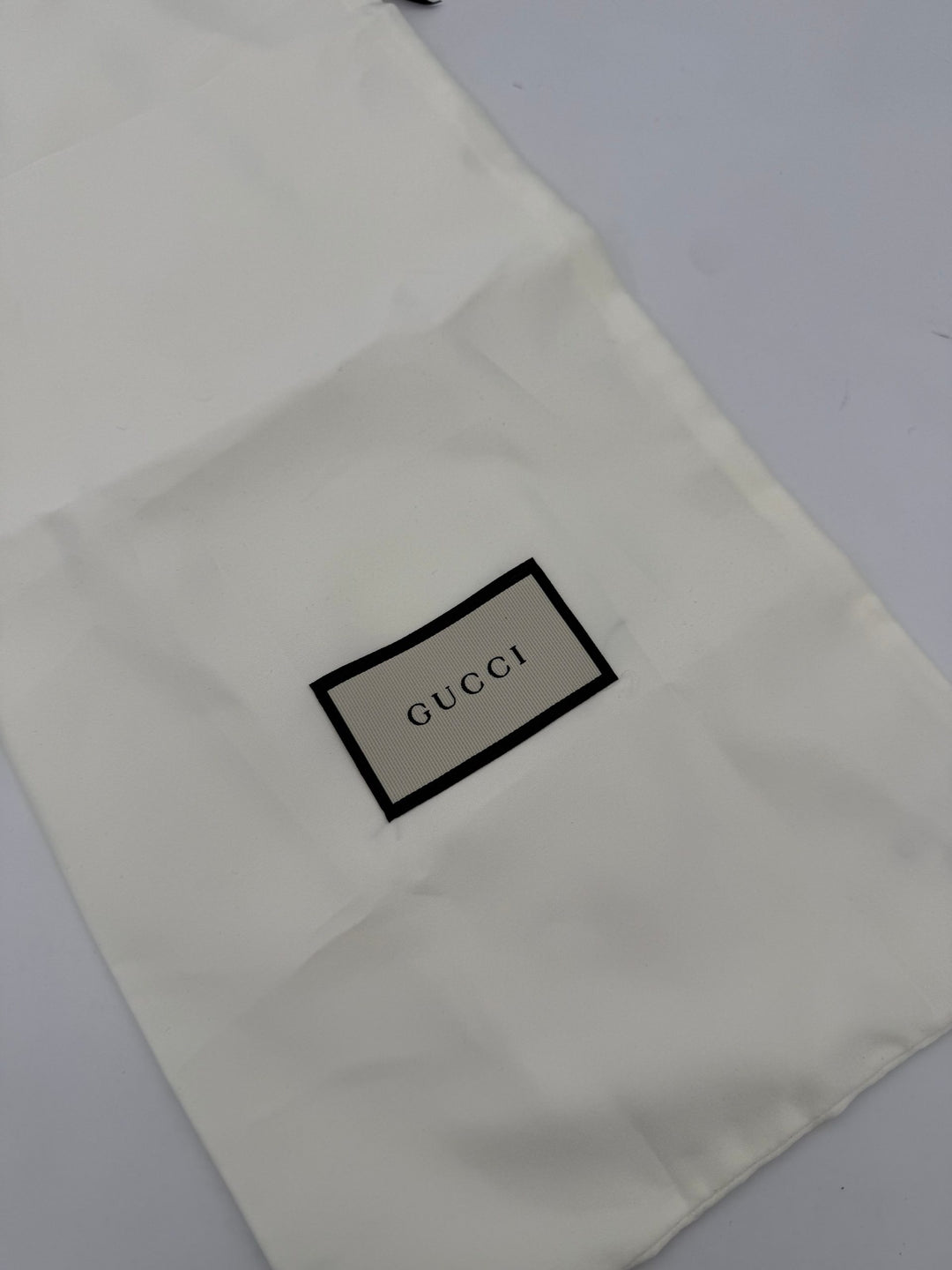 Gucci GUCCI Glidelås Sort Pregende Logo Lommebok