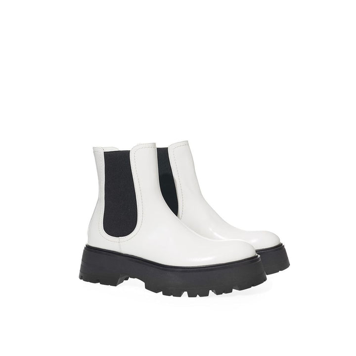 Alexander McQueen Svarte og hvite Chelsea-boots i skinn