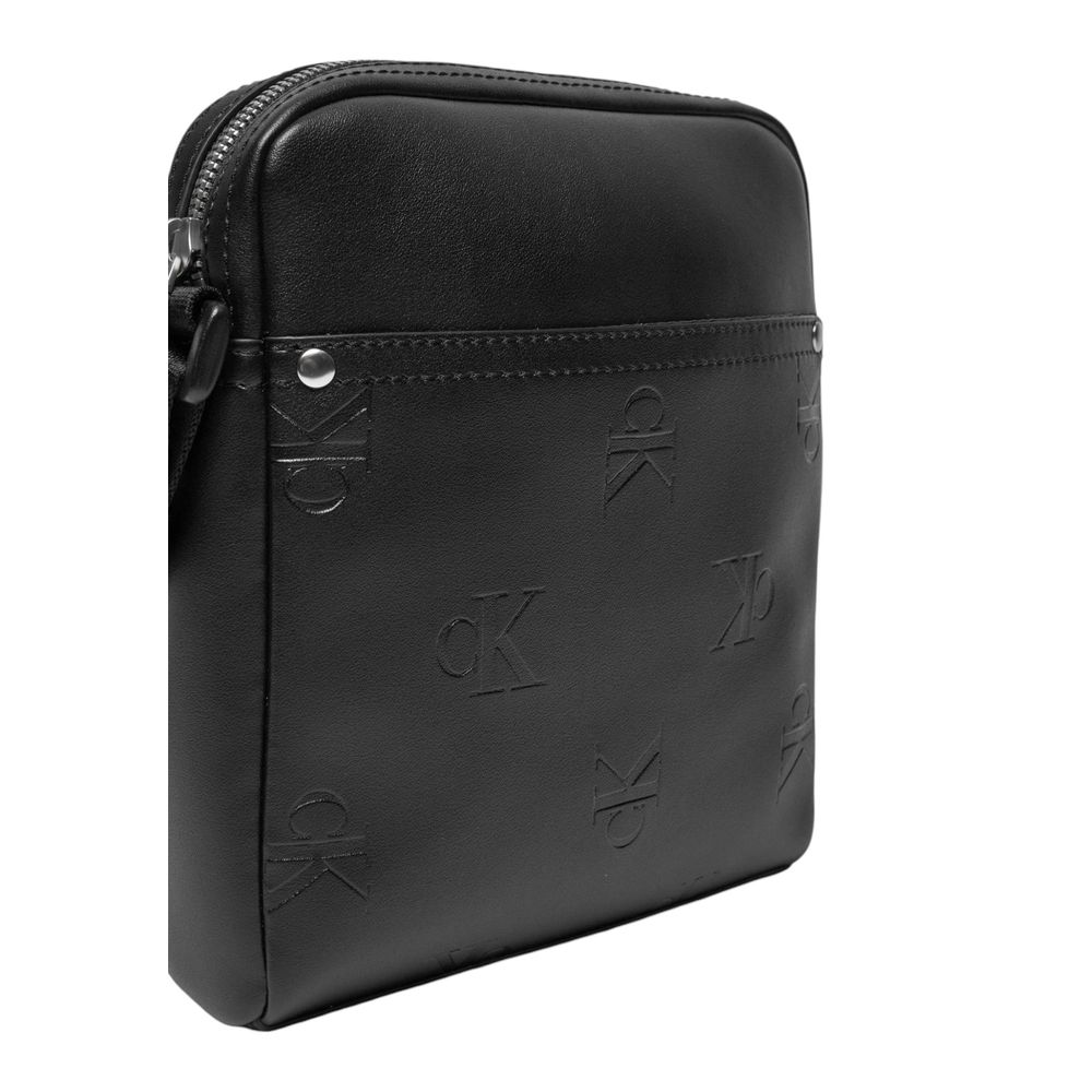 Calvin Klein Jeans Skulderveske i svart polyetylen