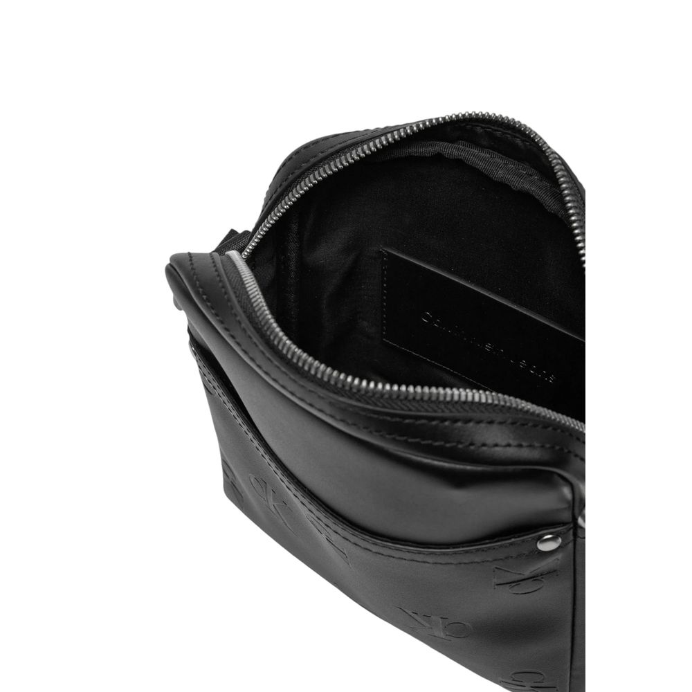 Calvin Klein Jeans Skulderveske i svart polyetylen