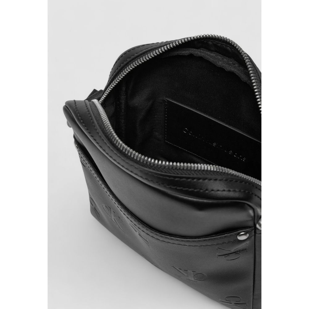 Calvin Klein Jeans Skulderveske i svart polyetylen