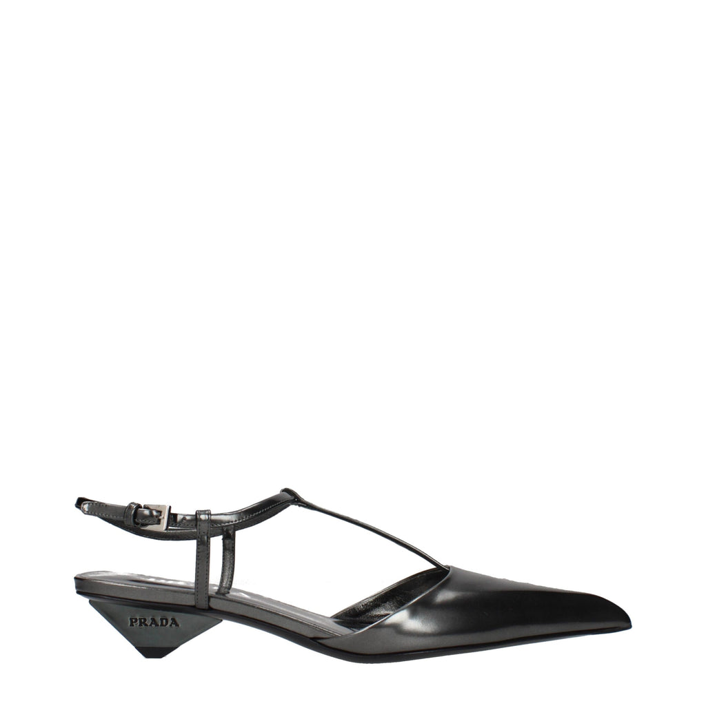 Sandalias planas de cuero gris Prada
