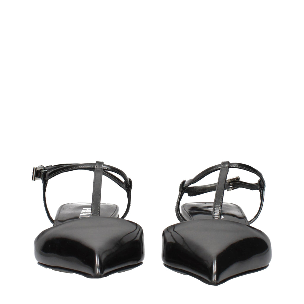Sandalias planas de cuero gris Prada